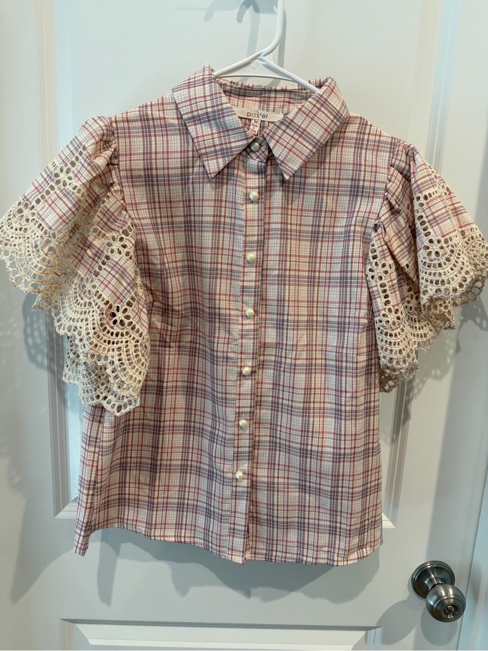NWT Pastel Button Up Top Size Medium